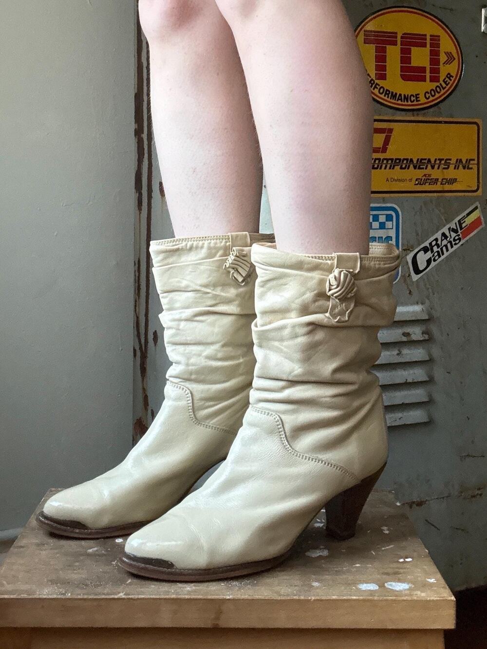 Vintage 70s Zodiac Leather Boots | Cream Western Cone Heel | Size 10
